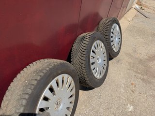 Ruedas Volkswagen Golf con tapacubos