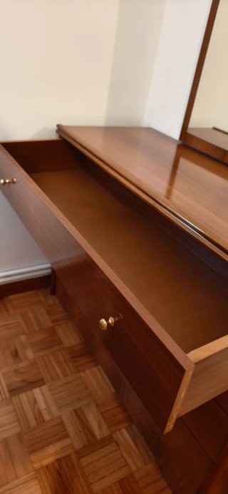 Cómoda y Mesitas de Noche Madera