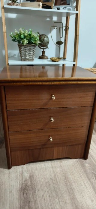 Cómoda y Mesitas de Noche Madera