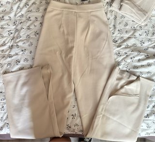 Pantalón de vestir beige Stradivarius