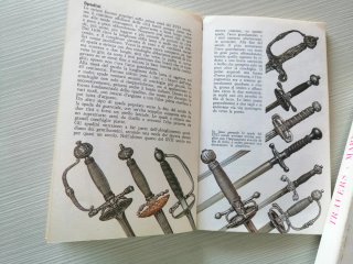 Libretto Armi e armature vintage