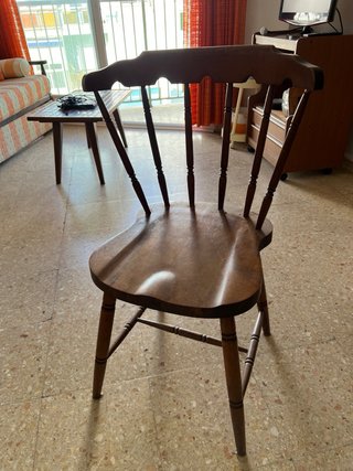 Mesa y sillas de comedor clásico madera