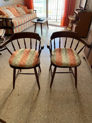 Mesa y sillas de comedor clásico madera