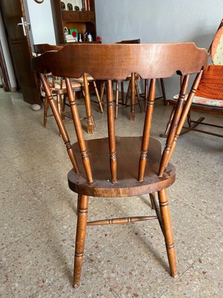Mesa y sillas de comedor clásico madera
