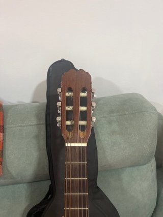 Guitarra Admira Alba 3/4 -le falta la cuerda re