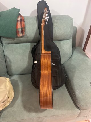 Guitarra Admira Alba 3/4 -le falta la cuerda re