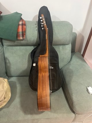 Guitarra Admira Alba 3/4 -le falta la cuerda re