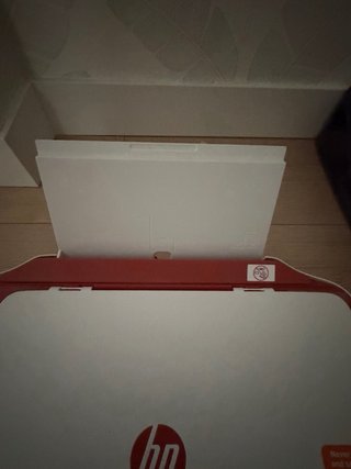 Impresora HP DeskJet Roja y Blanca