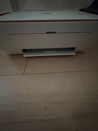 Impresora HP DeskJet Roja y Blanca