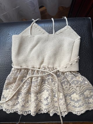Top Zara tirantes encaje beige XS