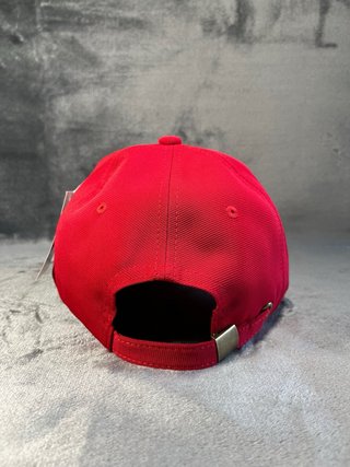 Gorra Nike Roja Logo negro Ajustable