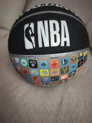 Balón NBA con logos de equipos