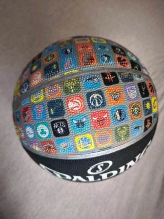 Balón NBA con logos de equipos
