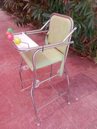Trona vintage con bandeja