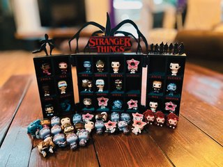 Expositor Plegable Stranger Things