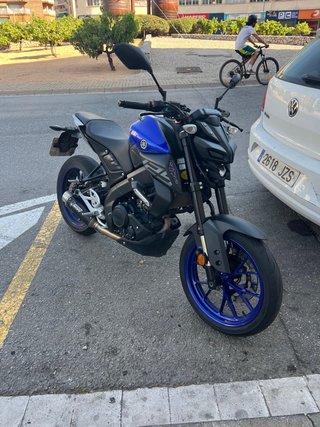 Yamaha MT-125 Naked Azul y Negra