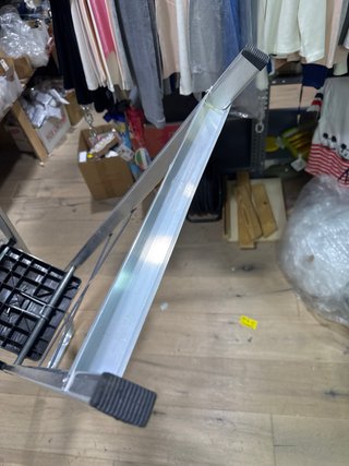 Escalera Aluminio Altipesa 4 peldaños