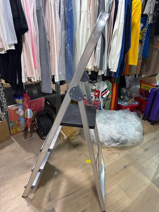 Escalera Aluminio Altipesa 4 peldaños