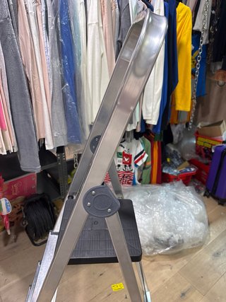 Escalera Aluminio Altipesa 4 peldaños