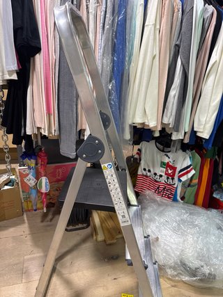 Escalera Aluminio Altipesa 4 peldaños