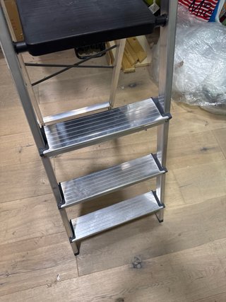 Escalera Aluminio Altipesa 4 peldaños