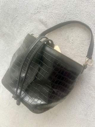 Bolso de Zara negro con forro