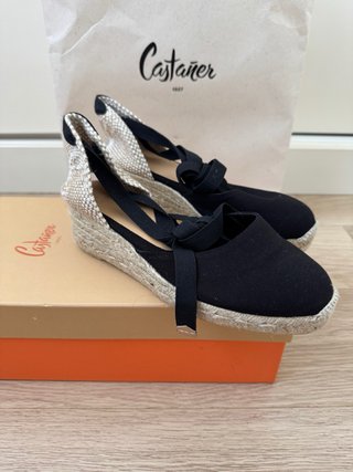 Castañer Zuecos Beige y Negro Talla 38