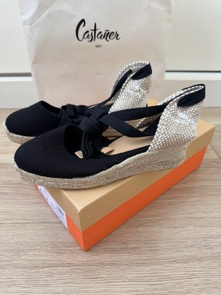 Castañer Zuecos Beige y Negro Talla 38