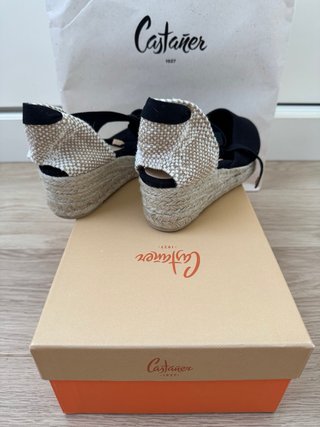 Castañer Zuecos Beige y Negro Talla 38