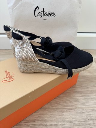 Castañer Zuecos Beige y Negro Talla 38