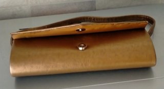 Pochette rigida color oro/marrone