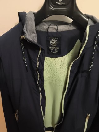 Giubbino blu con cappuccio