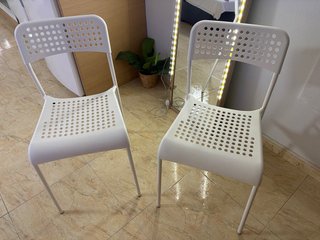 2 Sedie Bianche in Plastica Ikea