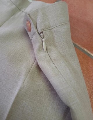 Pantaloni beige eleganti