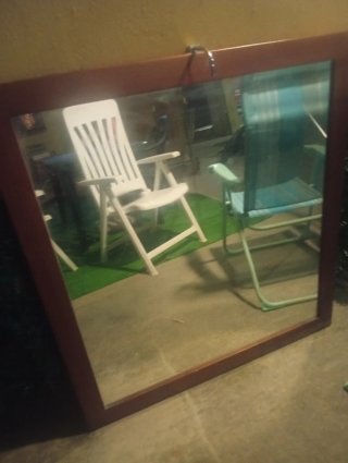 Este mueble de baño de madera oscura