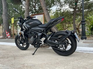 Triumph Trident 660 Naked Negra