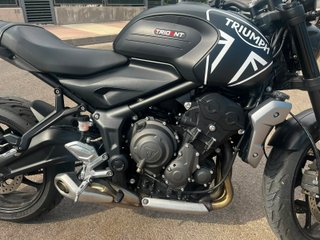 Triumph Trident 660 Naked Negra