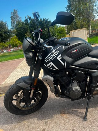 Triumph Trident 660 Naked Negra