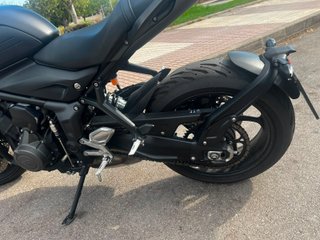 Triumph Trident 660 Naked Negra