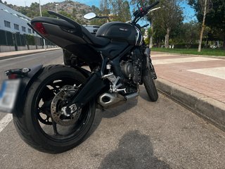 Triumph Trident 660 Naked Negra