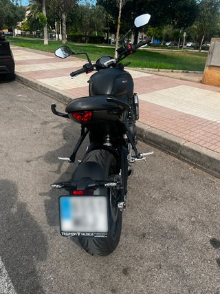 Triumph Trident 660 Naked Negra