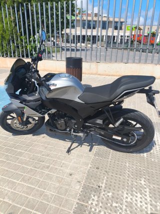Aprilia Tuono 125 Negra/Plata