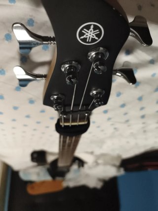 Bajo Eléctrico Yamaha Made in Indonesia