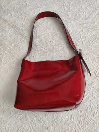 Bolso de hombro Parfois granate charol
