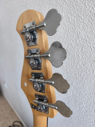 Bajo Eléctrico Harley Benton + Accesorios