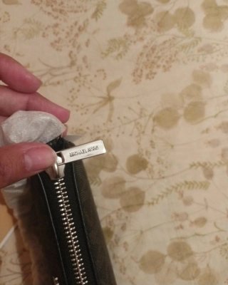 Pochette Michael Kors nera monogram