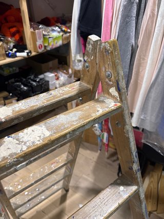 Escalera de tijera de madera