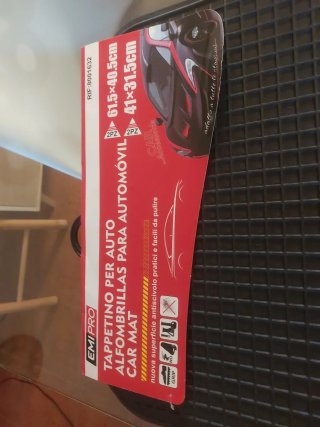 Esterilla para coche negra de goma .[4 ]