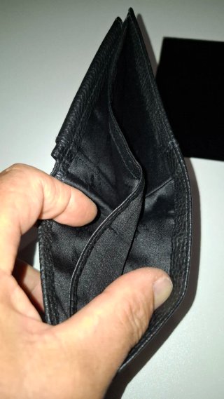 Cartera de cuero LUCA DI LEO negra