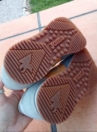 Zapatillas Joma grises y amarillas